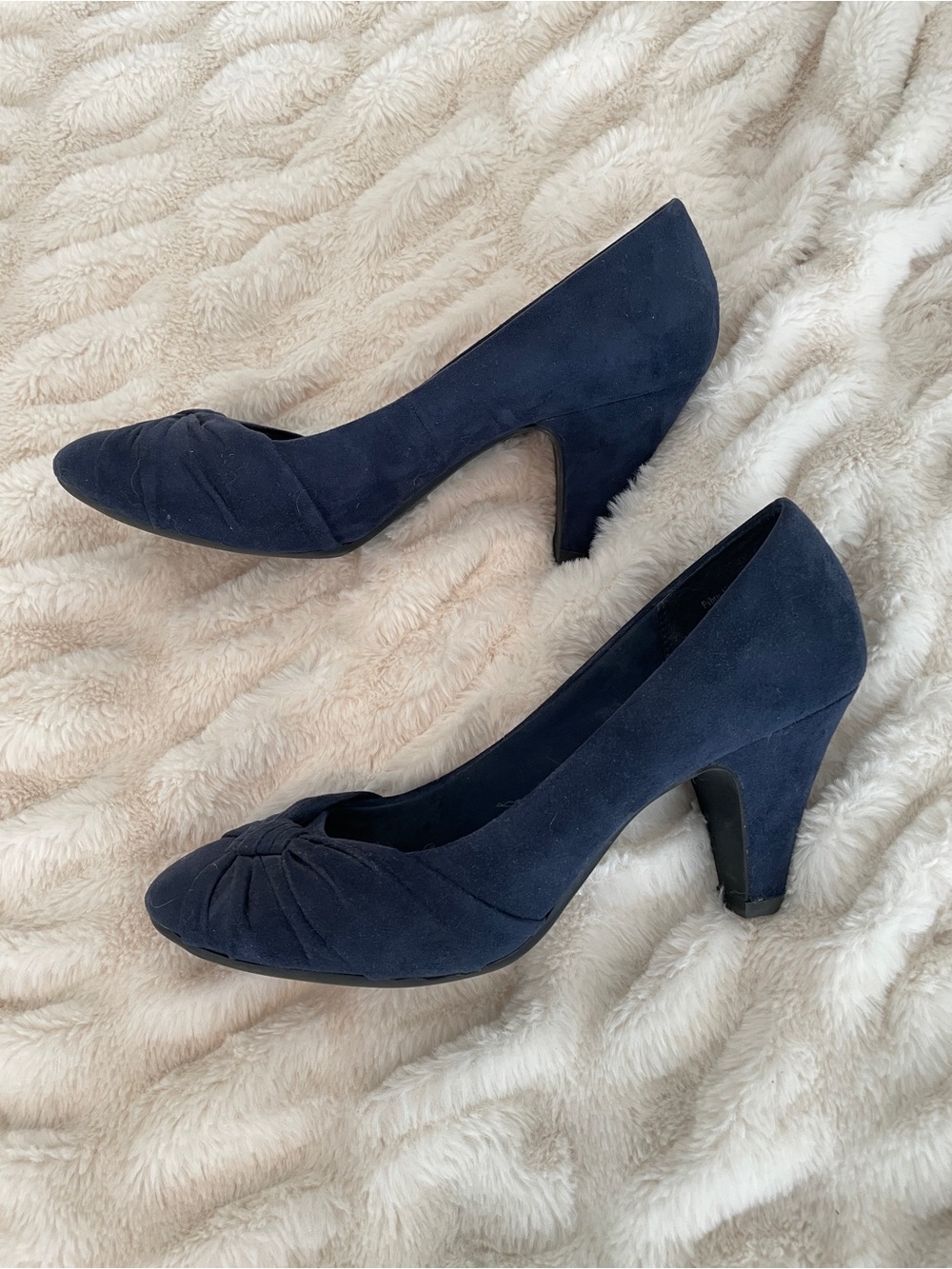 Abella Navy Suede Women's Pumps